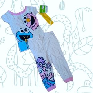 Sesame street pajamas. 12M. NWT